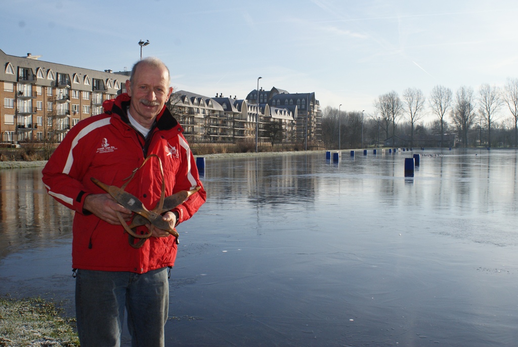 IJsmeester Adri Hendriks weet het zeker: de ijsbaan gaat deze winter echt een keer open. Foto | Marjolein Altena